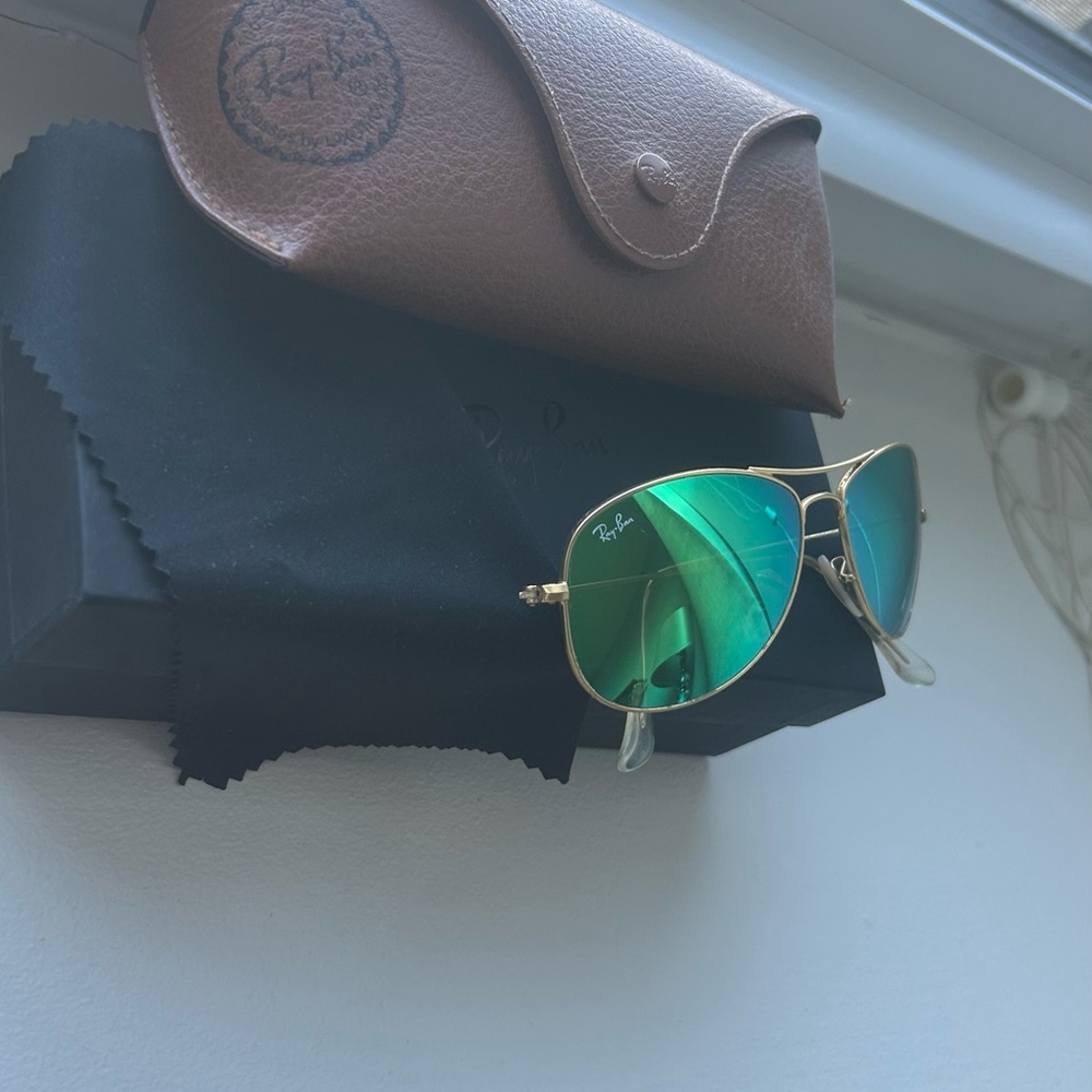 Ray-Ban Gold Aviator Sunglasses with Green Lenses